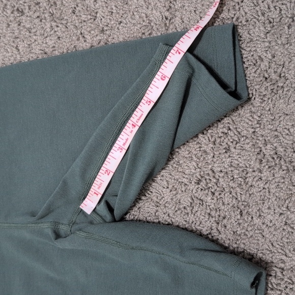 Old Navy Active Power Chill Crossover Panel Bike Shorts Sage Green XS - Picture 8 of 9